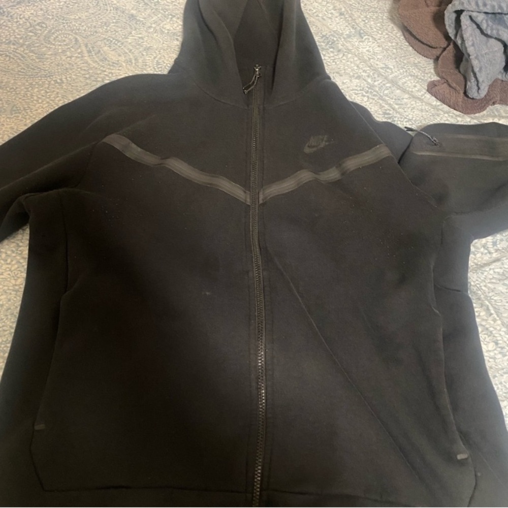 Black Nike tech